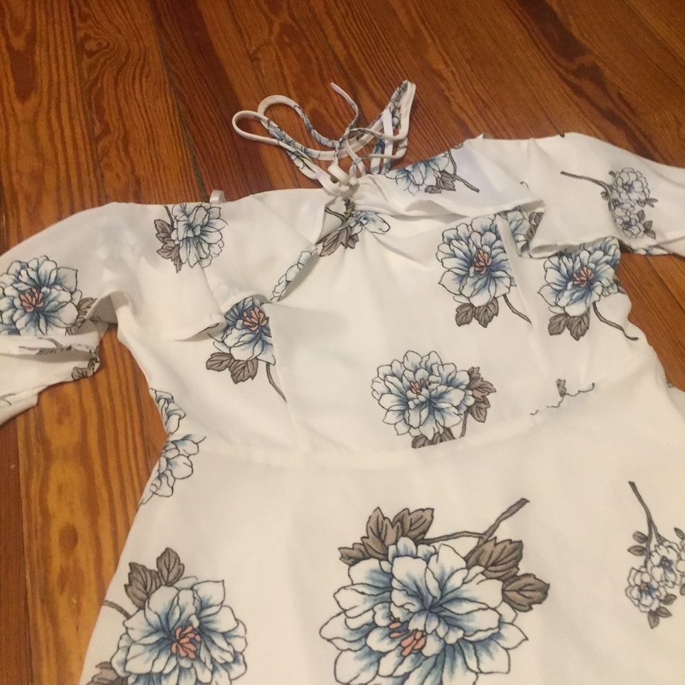 π NWOT J.O.A. Off Shoulder Floral Medium Dress - Picture 4 of 8